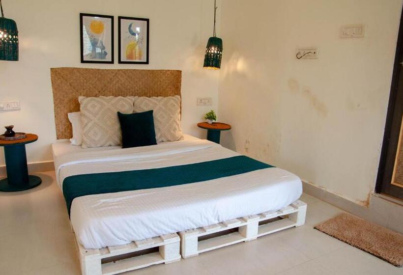 فنادق الكبسولة Zente Cafe & Stays