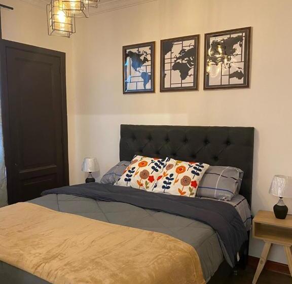 هتل Hostal El Raco