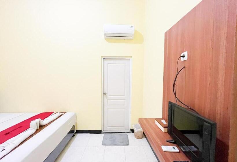 فندق Reddoorz Near Makam Bung Karno Blitar