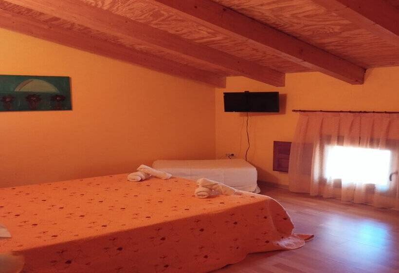 פנסיון Hostal Los Quiñones