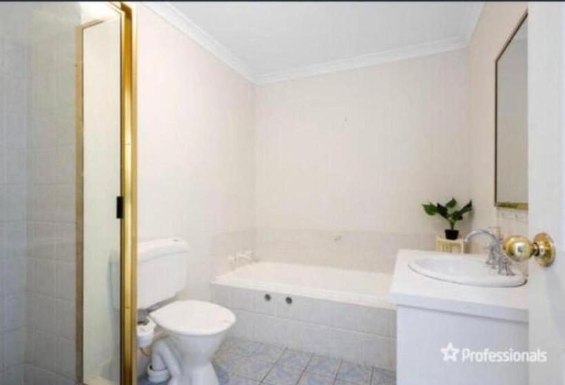 بنسيون Somerville Secure Accommodation