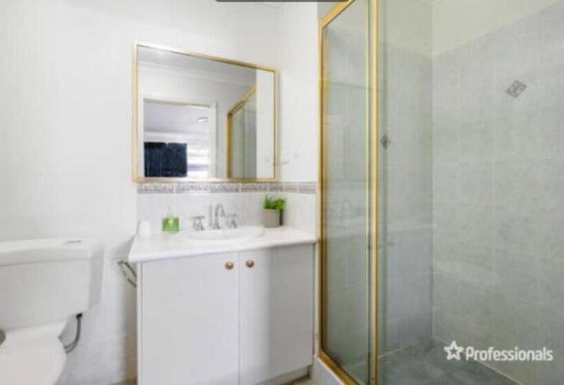 بنسيون Somerville Secure Accommodation