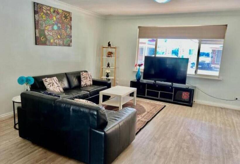 بنسيون Somerville Secure Accommodation