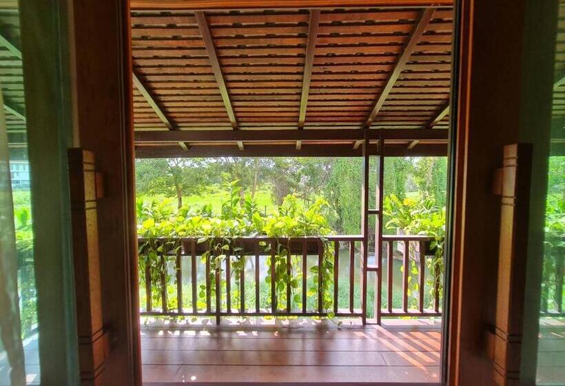 تختخواب و صبحانه Baan Ati Resort & Spa