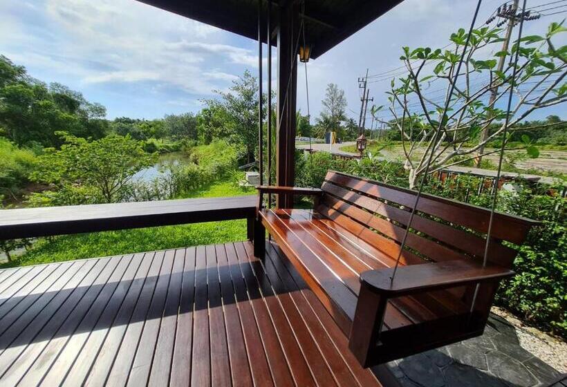 تختخواب و صبحانه Baan Ati Resort & Spa