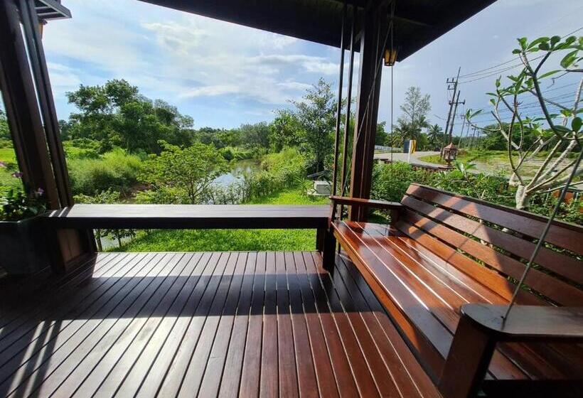تختخواب و صبحانه Baan Ati Resort & Spa