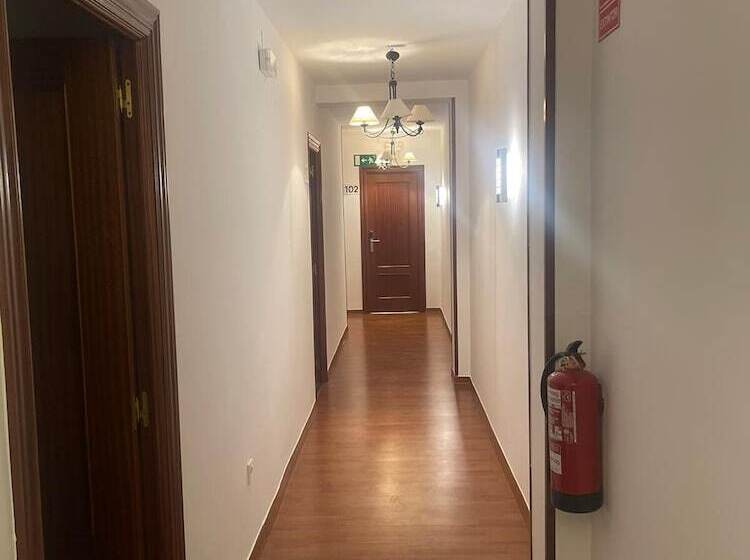 ペンション Hostal Julio Cesar