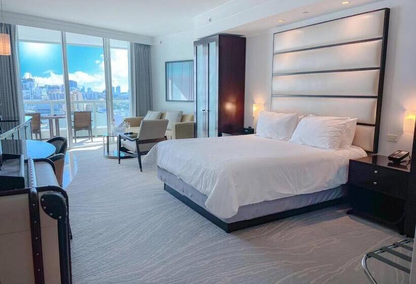 הוסטל Fontainebleau Resort Balcony W Ocean And City View