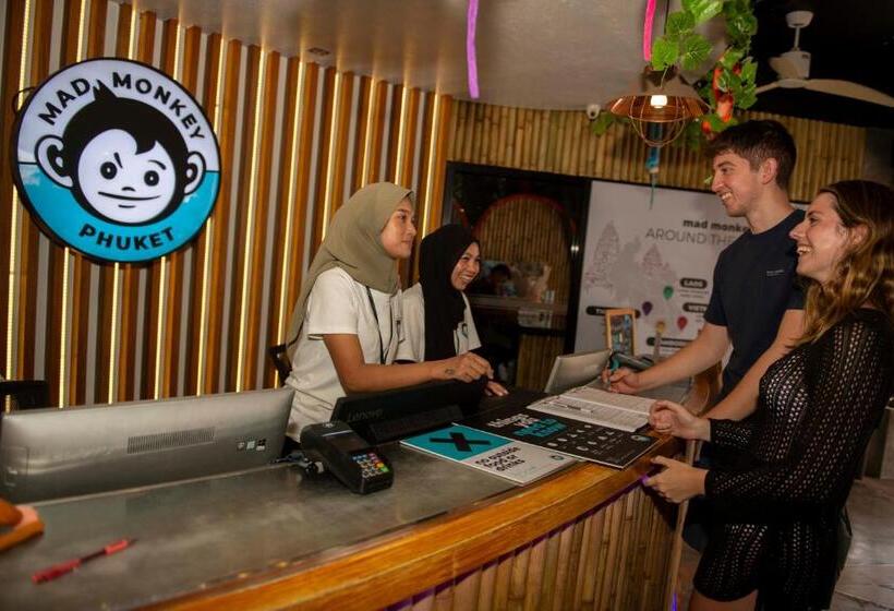 호스텔 Mad Monkey Phuket