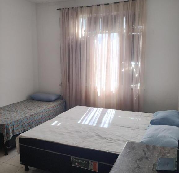 هاستل Pousada Family