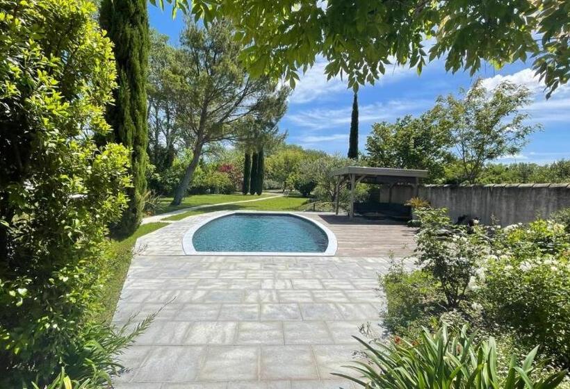 B&b Chambre D Hôtes Gai Félibre Avec Piscine Et Jacuzzi
