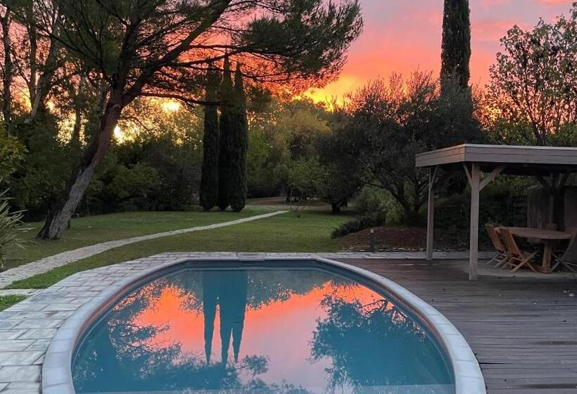 B&b Chambre D Hôtes Gai Félibre Avec Piscine Et Jacuzzi