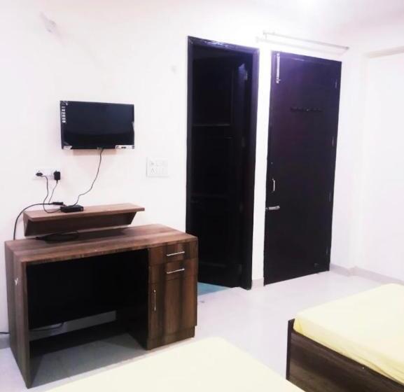 تختخواب و صبحانه Spy Residency Pg
