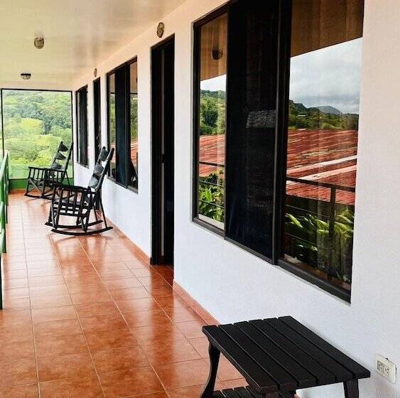 מלון כמוסות Hostal Nuevo Arenal Downtown, Private Rooms With Bathroom