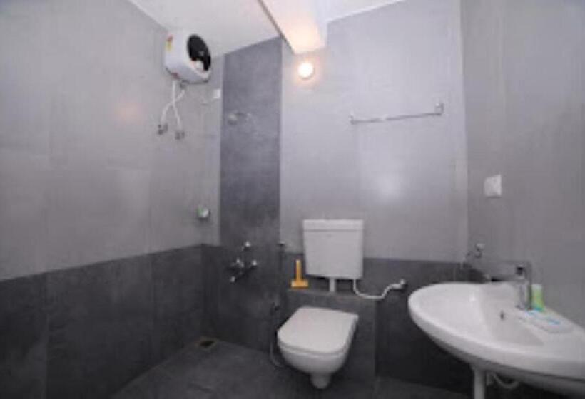 هتل The Base Inn Puducherry