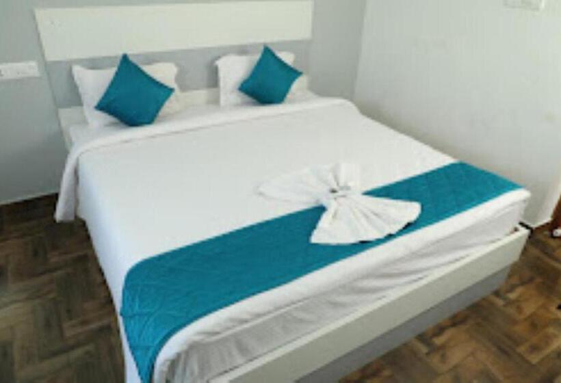 هتل The Base Inn Puducherry