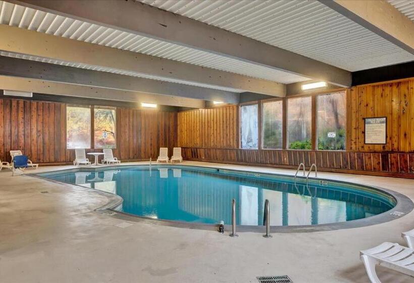 בית מלון כפרי The Lodge Luxury Resort At Lake Harmony