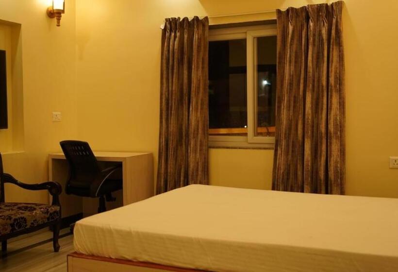 פנסיון Oak Villa