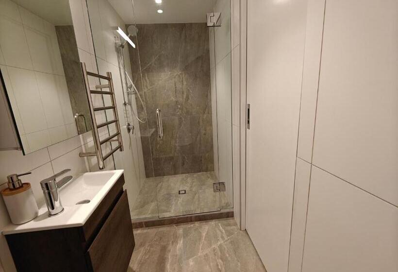 פנסיון Private Room With Ensuite & Garden Epsom