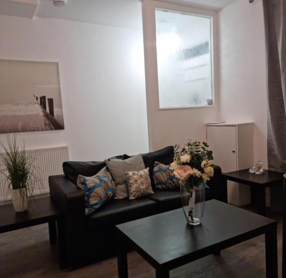 Пансион Spacious & Comfortable Ensuite Room In Lovely Home