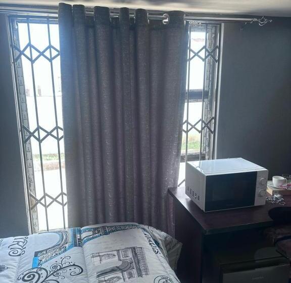 펜션 Tshipako Guesthouse
