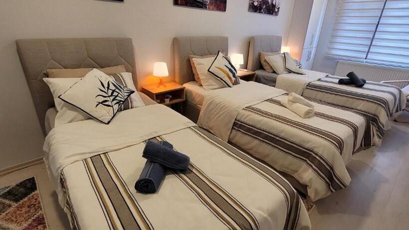 호스텔 Rooms In The Heart Of Sisli 1 Min To Metro Shared Bathroom And Kitchen