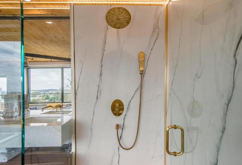 تختخواب و صبحانه Luxury Bnb   Halifax Rooftop