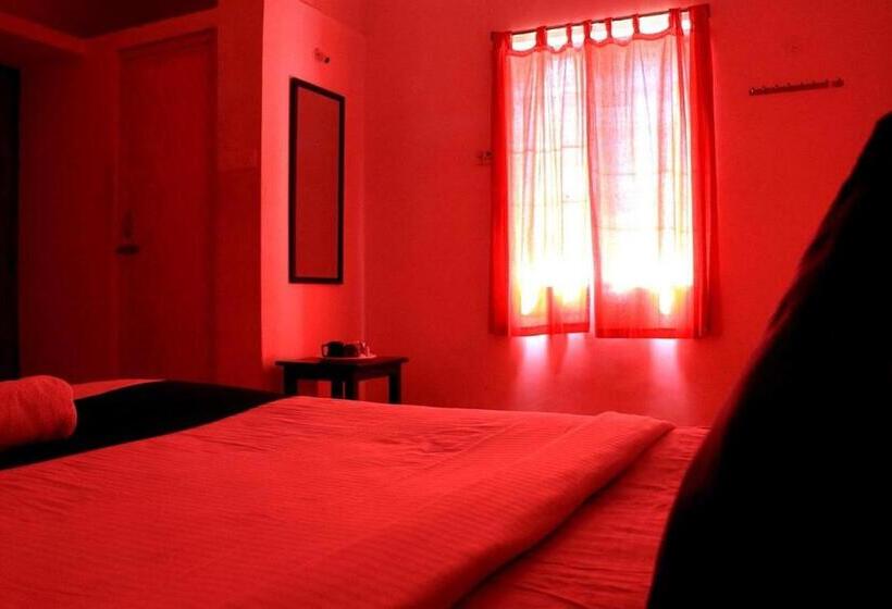 هتل Aashikha Farm House Puducherry