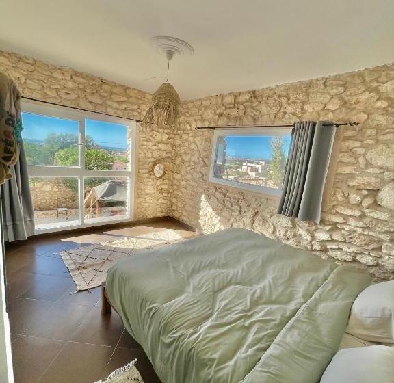 هتل Chill House Surf Camp