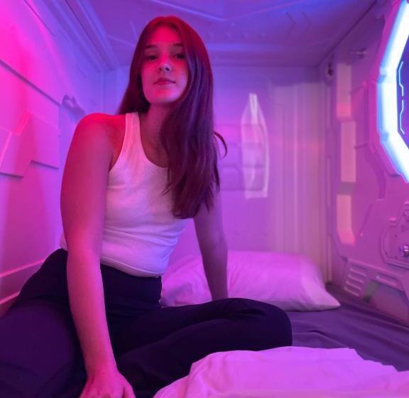 Отель Galactic Star Wars Getaway Sleep Pods For Eight