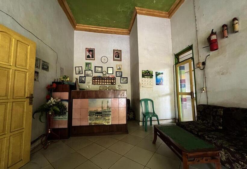 فندق Oyo 93304 Wisma La Oda Syariah