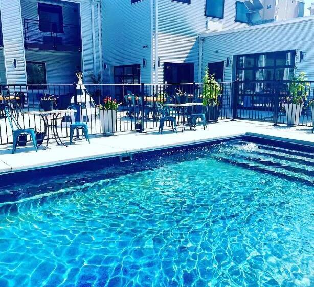 Отель Captain One Room For Two Near Purina Farms