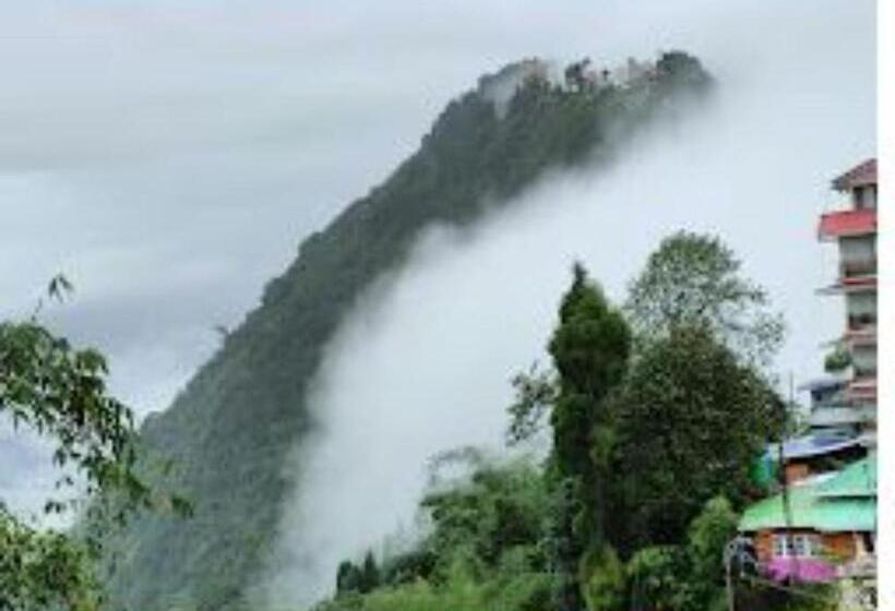 호텔 Siniolchu Pelling , New Helipad Road , Pelling , Sikkim