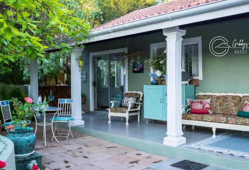 ペンション Gabbys Cottage Guesthouse