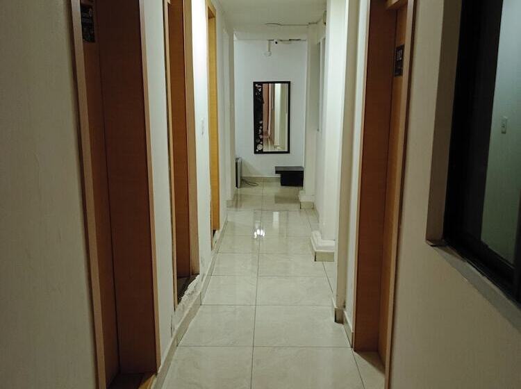 بنسيون Hostal Urban Inn La Mariscal