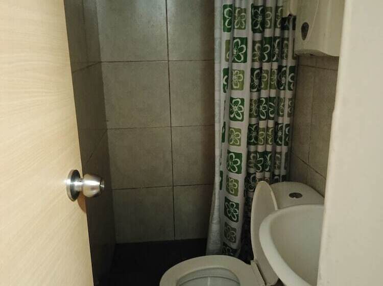 بنسيون Hostal Urban Inn La Mariscal