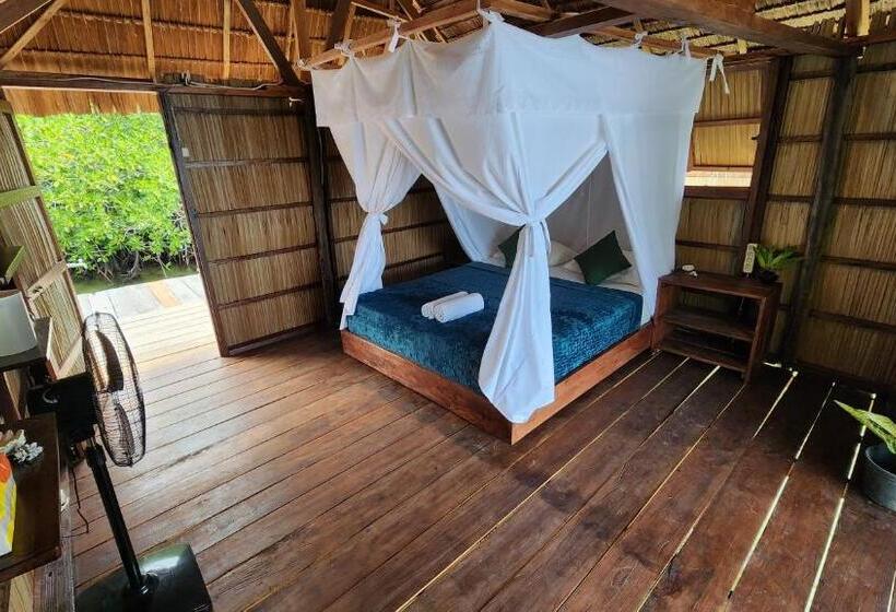 استراحتگاه Mansuar Raja Ampat Bungalows