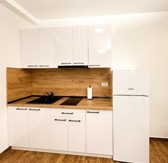 تختخواب و صبحانه Kiko Apartmani Lux