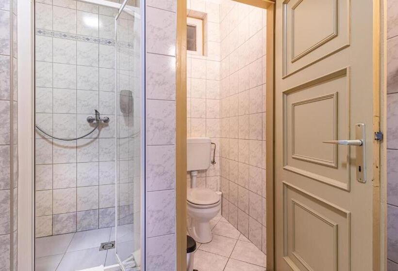 ベッドアンドブレックファースト Kisduna étterem Panzió