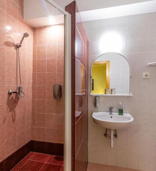 ベッドアンドブレックファースト Kisduna étterem Panzió