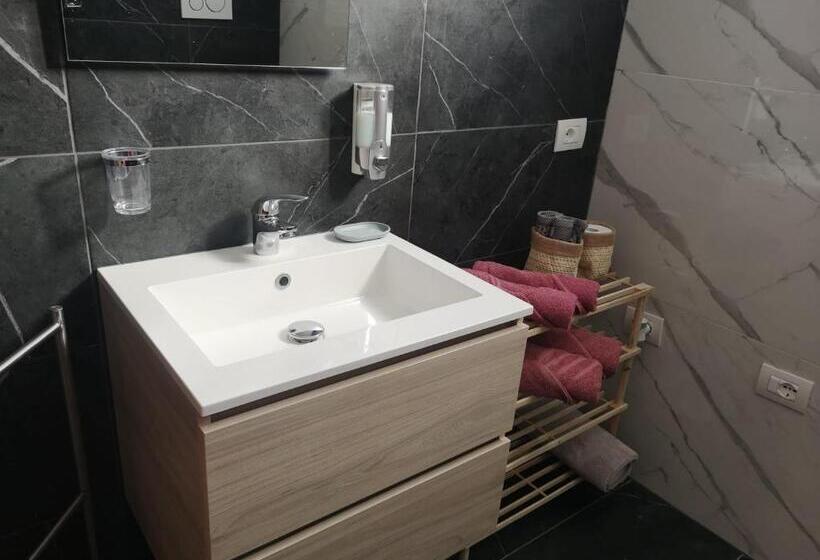 مبيت وإفطار La Porta Verde 8