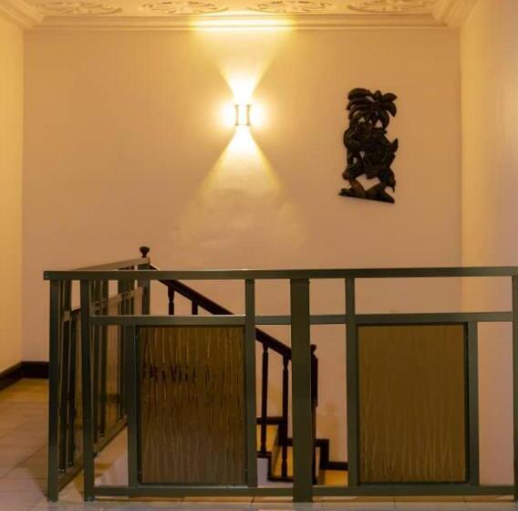 فندق Ampric Guest House And Lounge