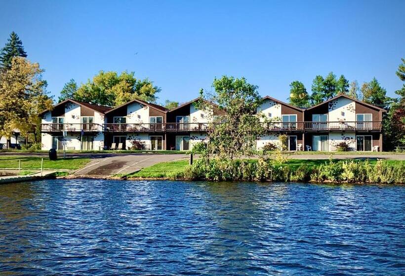 فندق Bridge Inn Tomahawk  1st Floor, 2 Queen Size Bed, Walkout, River View