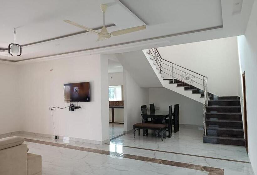 Отель Mini Musically Dubs