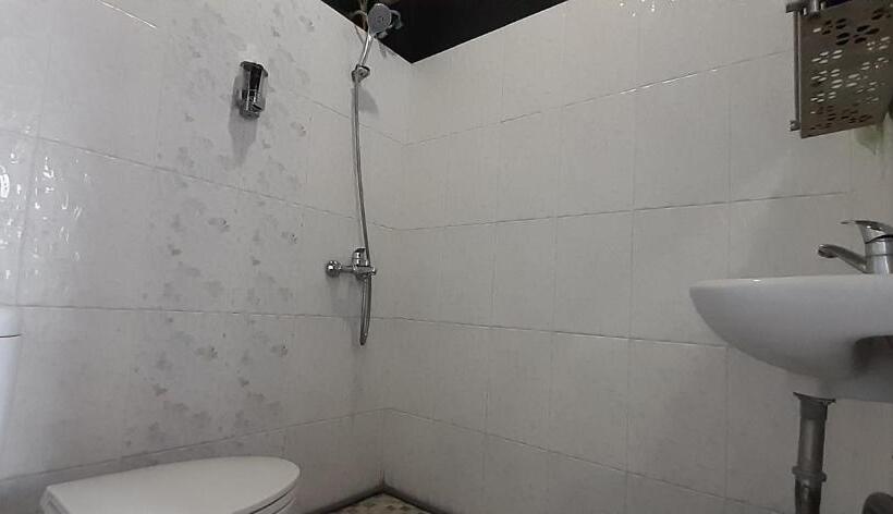 هتل Oyo 93308 Lima Saudara Syariah