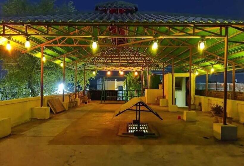 בית מלון כפרי Oyo The Laxmi Temple View