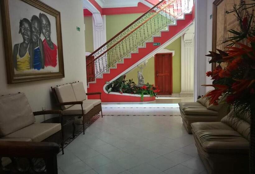 בית מלון כפרי Paseo Colon Inn