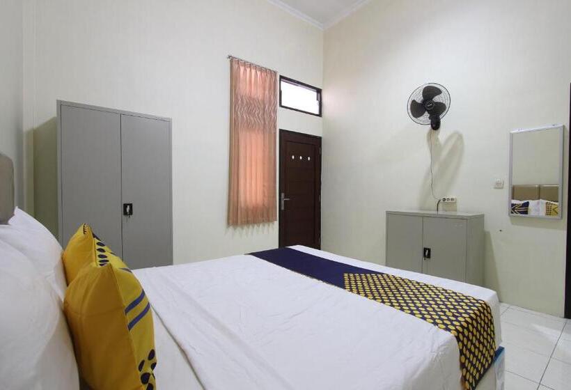 בית מלון כפרי Spot On 93245 Guest House Mulia Dua Syariah