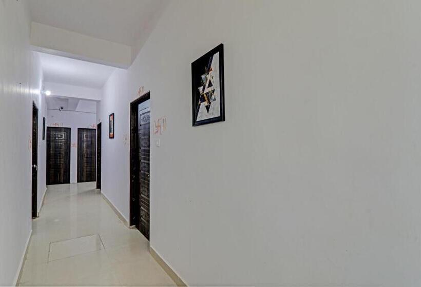 Oyo Flagship Royal Velvet Hotel & Banquet