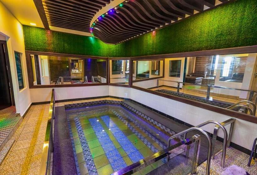 Parakkat Nature Hotel & Resorts Chithirapuram